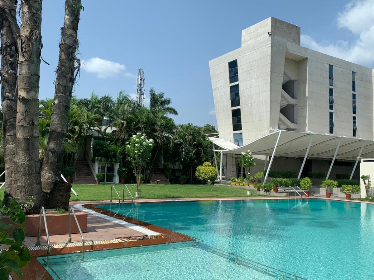 Hotel LCH Fitness Indore Exterior foto